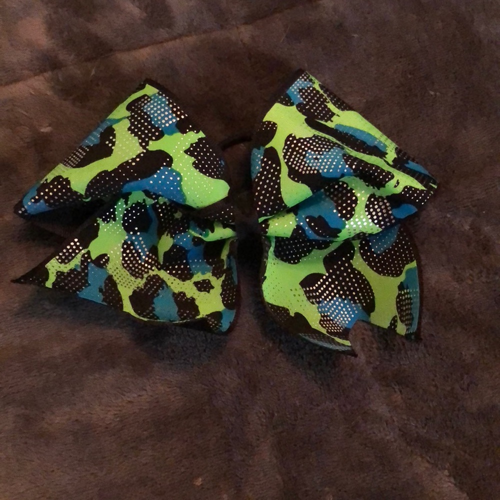 Cheer bow